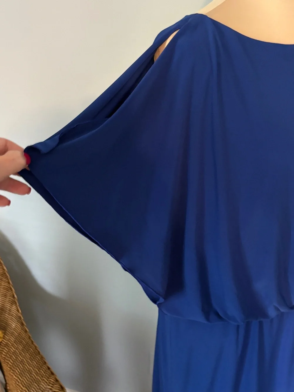 Ronni Nicole chic split